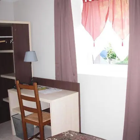 Logis Restaurant De La Dore Hotel 3*